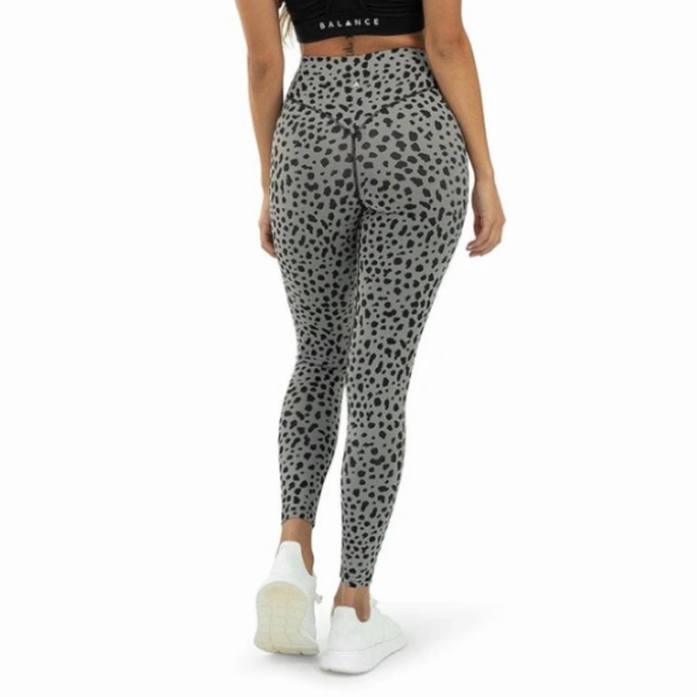Balance Athletica Kingdom -Snow Leopard Leggings
